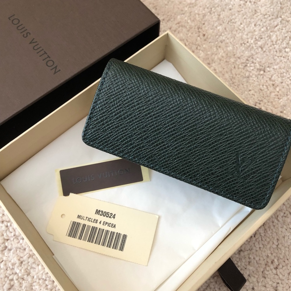 💯Auth Louis Vuitton leather 4 key holder